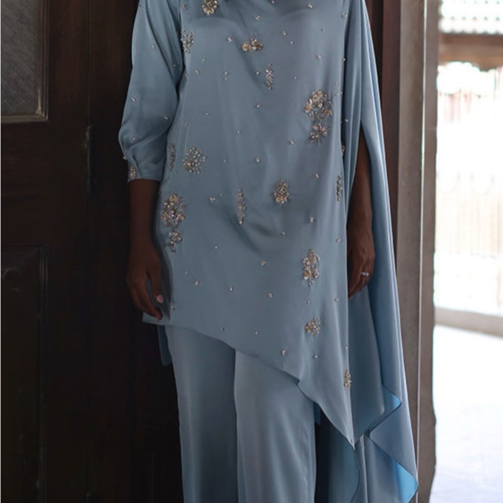 Pakistani/Desi Rozina Munib two piece cape style formal outfit